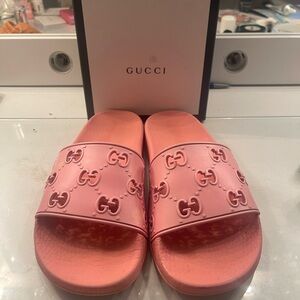 Pink Gucci Slides 'Rubber GG Rose'
